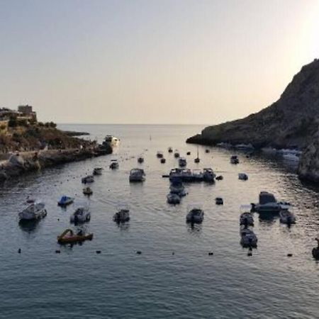 Seafront Penthouse With Terrace In Xlendi, Gozo Appartement Buitenkant foto
