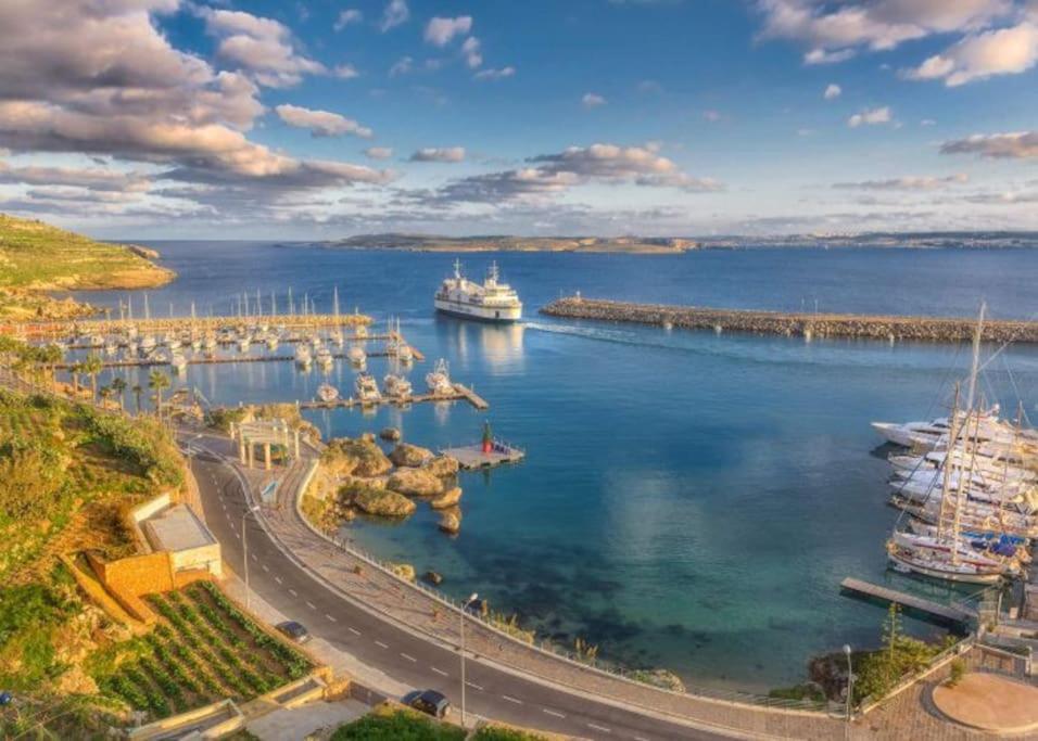 Seafront Penthouse With Terrace In Xlendi, Gozo Appartement Buitenkant foto