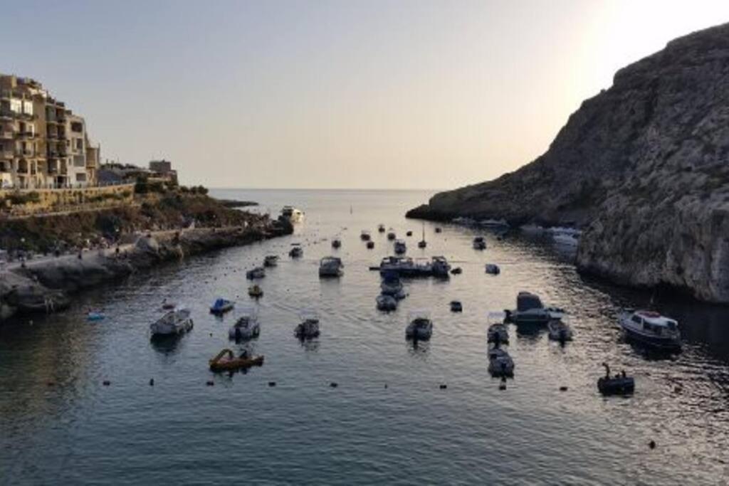 Seafront Penthouse With Terrace In Xlendi, Gozo Appartement Buitenkant foto