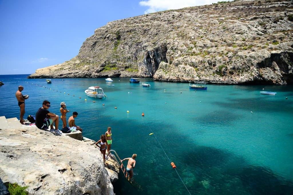 Seafront Penthouse With Terrace In Xlendi, Gozo Appartement Buitenkant foto