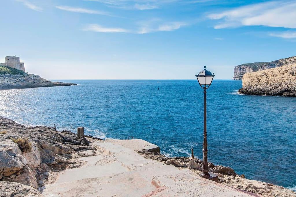 Seafront Penthouse With Terrace In Xlendi, Gozo Appartement Buitenkant foto