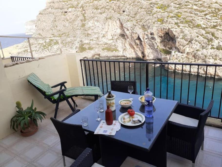 Seafront Penthouse With Terrace In Xlendi, Gozo Appartement Buitenkant foto