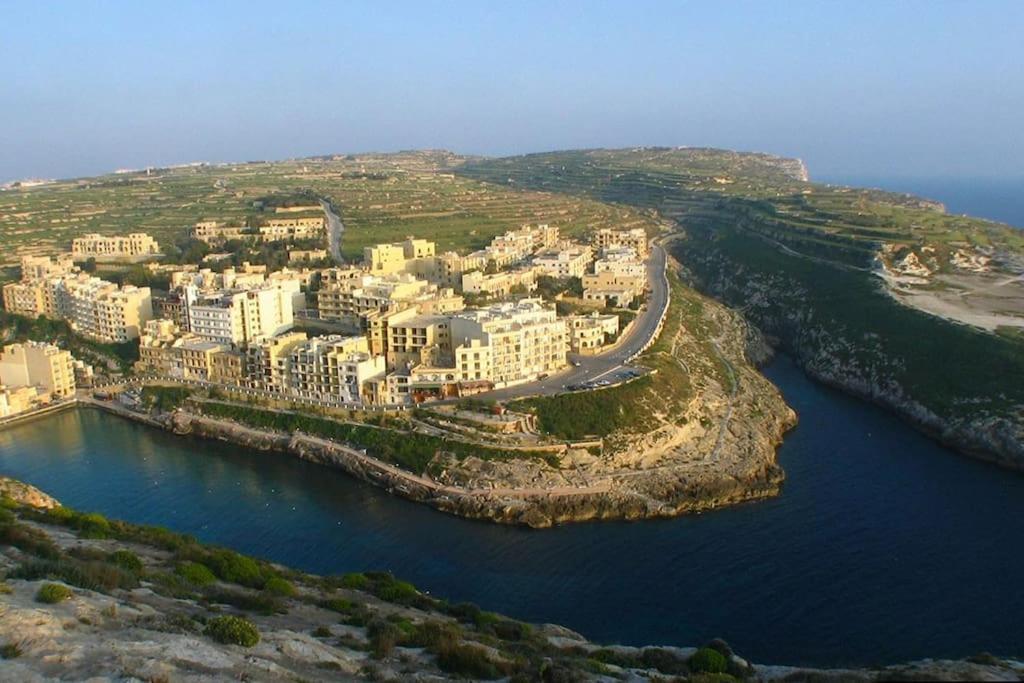 Seafront Penthouse With Terrace In Xlendi, Gozo Appartement Buitenkant foto